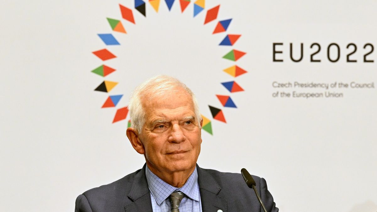 Borrell: Evropa si v Praze narýsuje novou bezpečnostní politiku. Bez Ruska